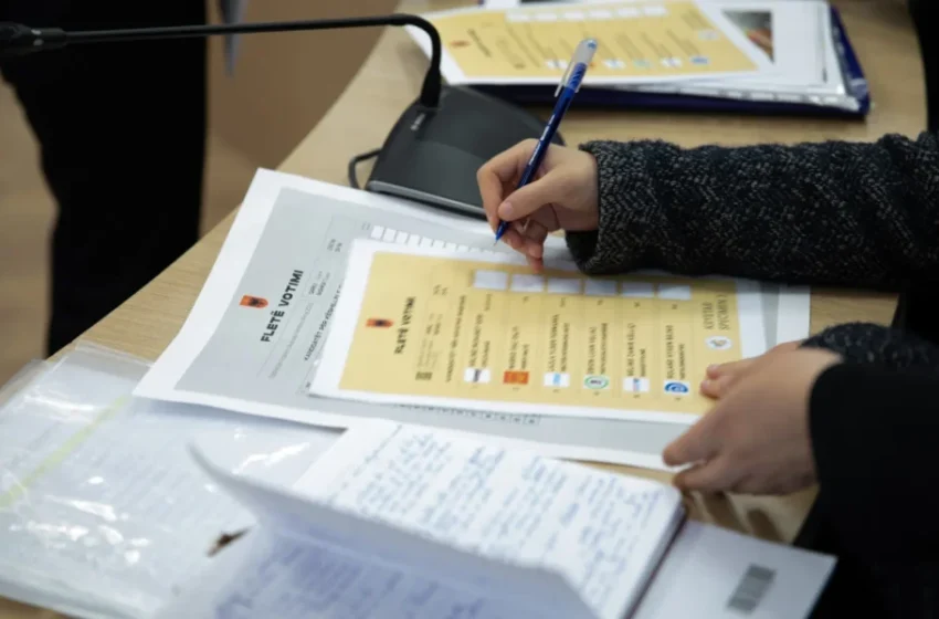  Zgjedhjet e ardhshme, VOA: Gjykata Kushtetuese pritet të dalë me vendim pas disa ankimeve mbi listat e kandidatëve