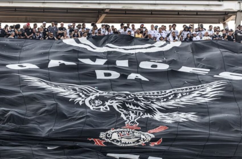  Nisma e çmendur e tifozëve, shlyejnë një borxh 115 milionë dollar të klubit