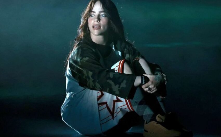  Billie Eilish u godit me një objekt teksa performonte në skenë