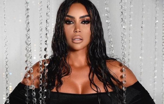  Fjolla Morinës nuk i’a mban fustani gjoksin (FOTO)