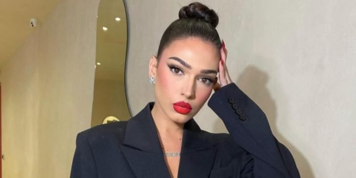  Jonida me veshje provokuese, gati zbulon më shumë seç duhej