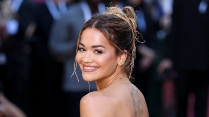  Rita Ora shfaqet provokuese në festën e Vas J Morgan, pas British Fashion Awards