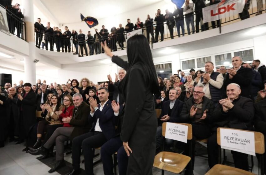  Qytetarët e Vushtrrisë mirëpresin me zemër e shpirt kandidaten e LDK’së, Rrezarta Krasniqi