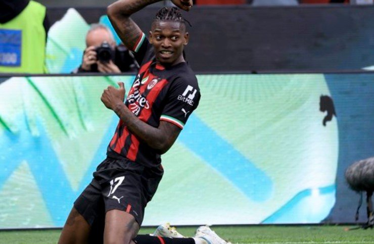 Leao i dhuron Milanit tri pike, 3 skuadra italiane në mesin e “Top 8” të Evropës