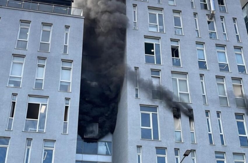  VIDEO / Zjarr i madh tek një kompleks në ‘Komunën e Parisit’, flakët përpijnë apartamentet, detajet e para