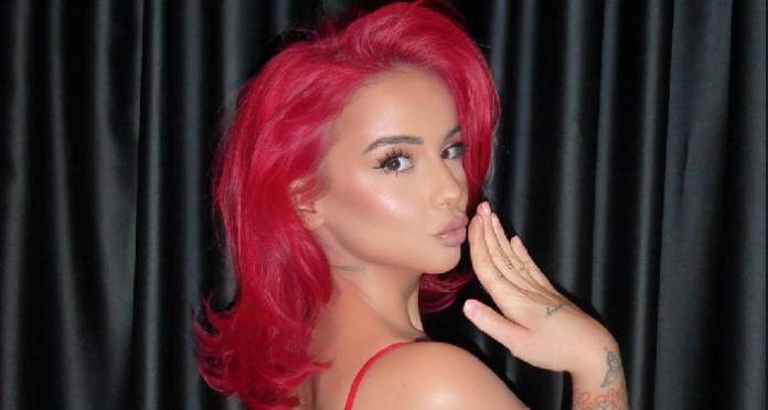  Rina Balaj nuk lë vend për imagjinatë, e shfaq gjoksin….