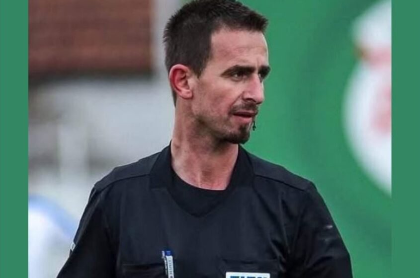 E rrallë kjo në futboll, referi kërkon falje për mosakordimin e 2 penalltive!?