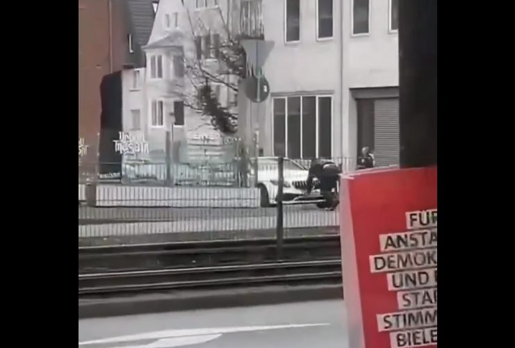  Video| Momenti i plagosjes para gjykatës në Gjermani ku po mbahej gjykimi për vrasjen e boksierit Besar Nimani