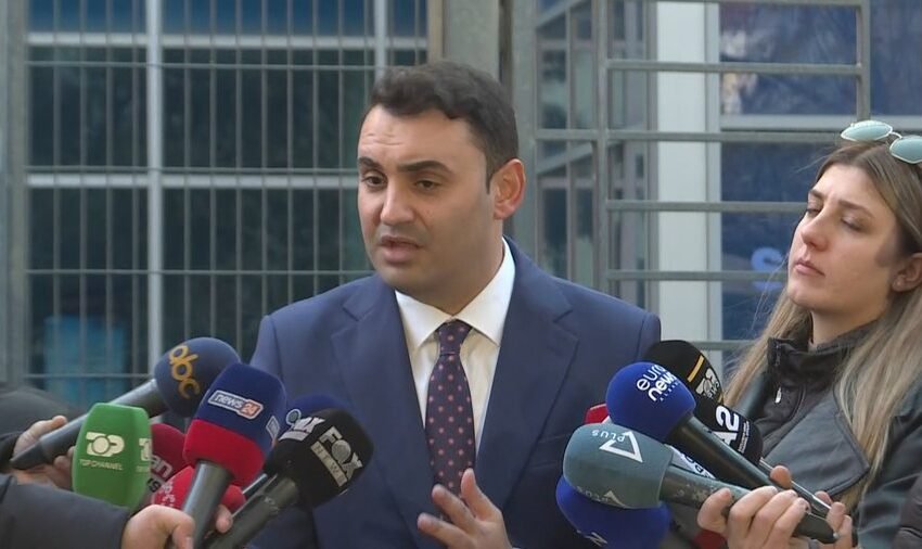  Kur politika bëhet qesharake/ Këlliçi, nga frika për veten tani mbron SPAK-un, por para disa muajsh akuzonte Altin Dumanin se kishte marrë 3 milionë euro për të mos prekur Erion Veliajn!