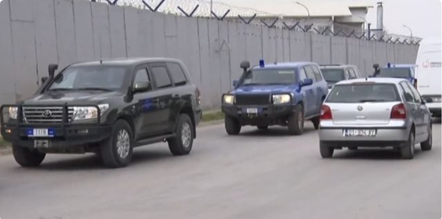 Hashim Thaçi niset drejt Hagës, mbështetësit bëjnë të papriturën