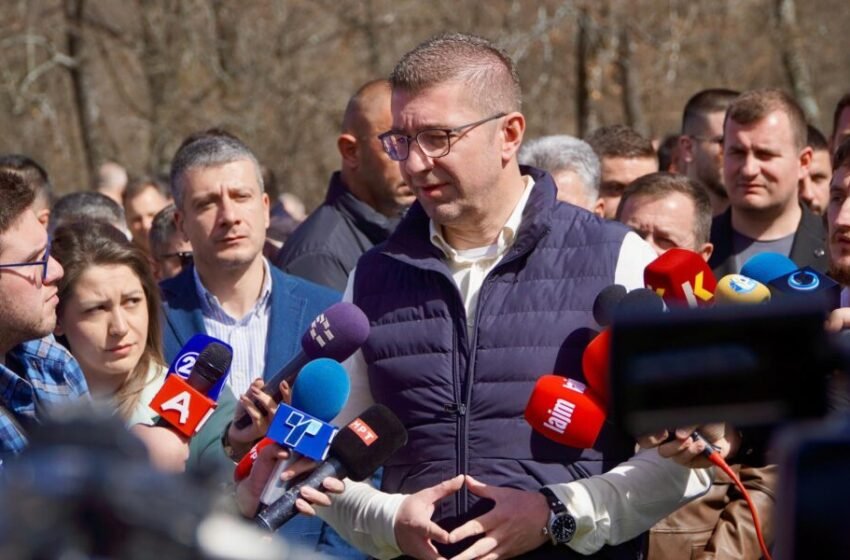 Mickoski: Mbi 30 projekte kapitale me rreth dy miliardë denarë investime në arsim