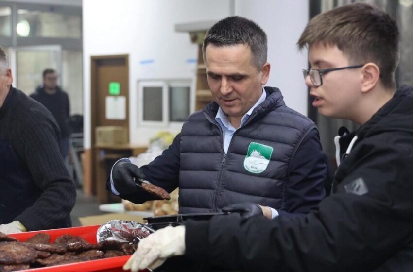  Kasami me  “Agimin e Bamirësisë”, shtrojnë iftare për studentët