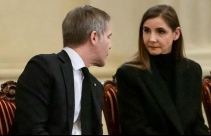 Princi po divorcohet pas 22 vjetësh martesë, gjen lidhjen e re me ish-missin