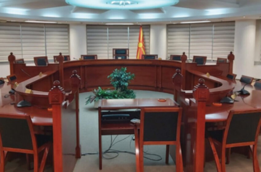  Tragjedia në Koçan, Gjykata Kushtetuese shtyu seancën përgatitore për Ligjin e Gjuhëve