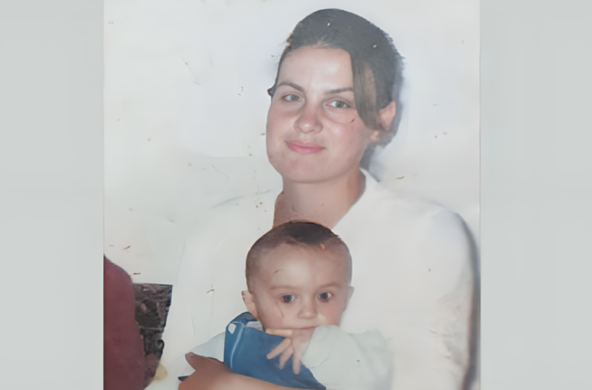  U vra nga pronari furres/ Djali i 42-vjeçares prek me dedikimin, poston fotot në krahët e së ëmës
