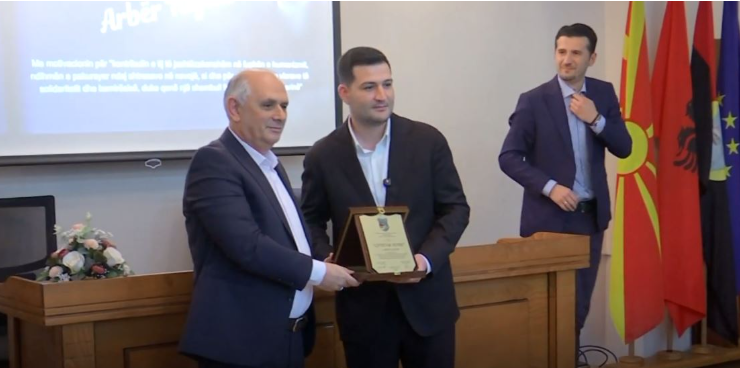 Nderimi për humanistin, Dibra e shpall Arbër Hajdarin “qytetar nderi”