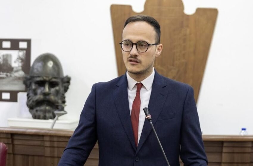  Trondit PDK’ja në Gjilan: Aktivistët e VV’së ia ndërruan cilindrin zyrës së drejtoreshës së buxhetit
