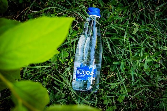Ujë Rugove zhytet në skandal- Maqedonia e Veriut gjen bakterin koliform në mostrat e ujit