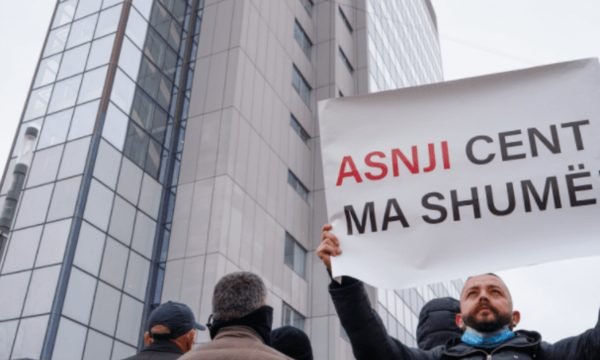 Shtrenjtimi i rrymës, grupi “Asnji Cent Ma Shumë” me aksion simbolik nesër para zyrave të ZRrE-së