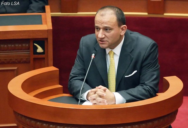 Kush ishte Andis Harasani, ish-drejtori i Fatos Nanos që u zgjodh dy herë deputet