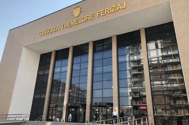 Shkaktoi aksident me fatalitet në Ferizaj, gjykata ia cakton një muaj paraburgim shoferit