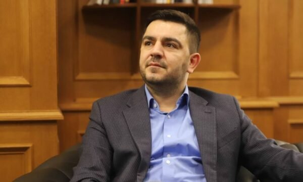 Kush janë avokatët që e mbrojnë Kreshnik Bekteshin?