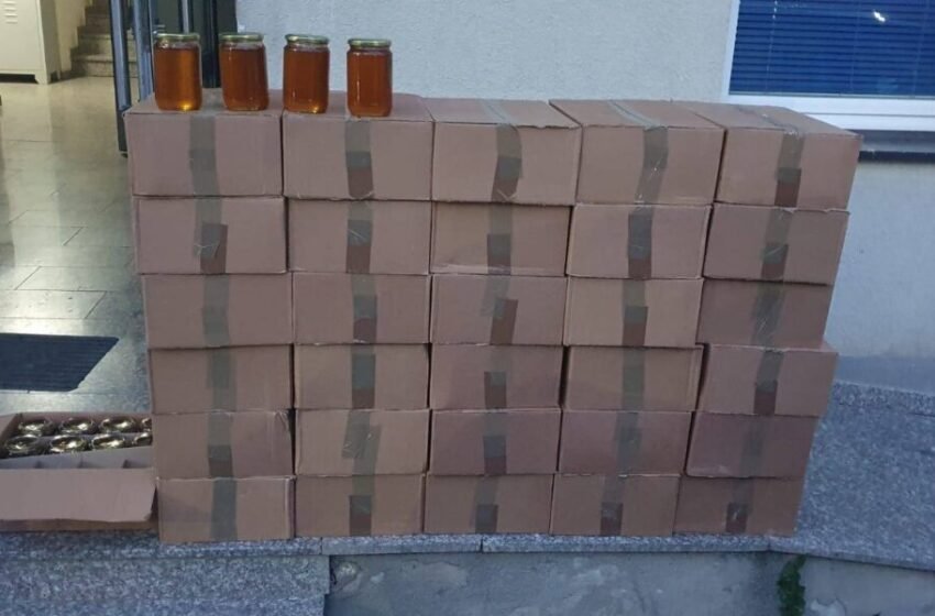 Viti: Konfiskohen 372 kilogramë mjaltë të kontrabanduar