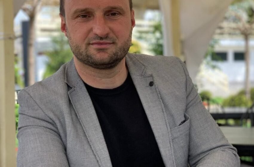 Iljasa Saliu me një reflektim të fortë për realitetin politik shqiptar: “Vuajmë për bajraktarizëm”