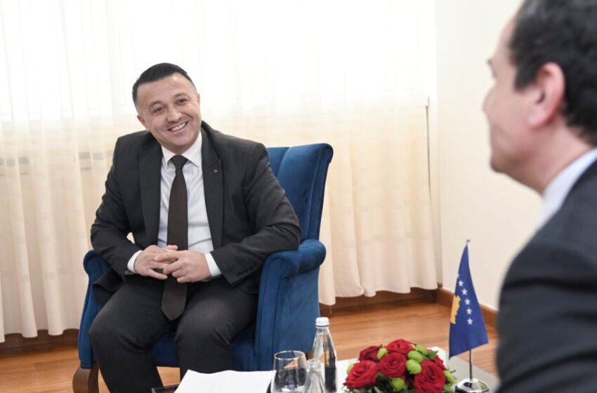 Kurti larg votave të minoriteteve, kritikohet nga Berisha: Këshilli i Sigurisë duhej thirrur kur “Lista Serbe” e zgjodhi një deputet rom më 2021