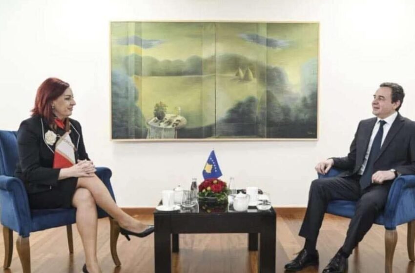Ndodh e pa pritura/ Albin Kurtin e braktis deputetja aleate