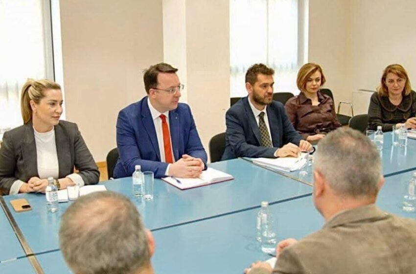 Zekolli: Takim konstruktiv me BNJVL-në, nevojitet procedurë e unifikuar për vendosjen e pajisjeve urbane në të gjitha komunat