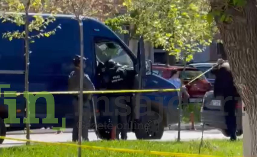 Pamje nga vendi i ngjarjes ku ndodhi shpërthimi, njësiti antibombë shkon në oborrin e spitalit