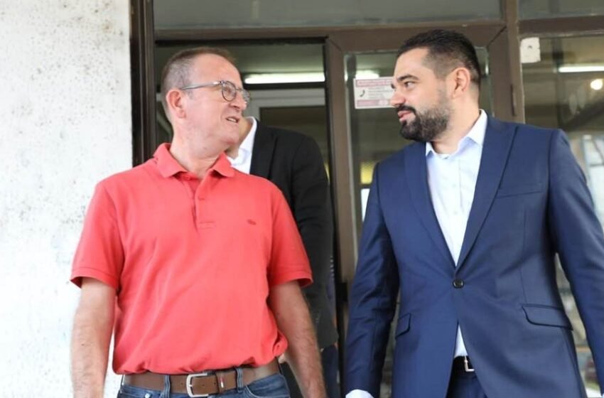 Krenar Lloga i drejtohet publikisht Arben Taravarit: “Një vit më vonë, kush do kërkojë falje?”