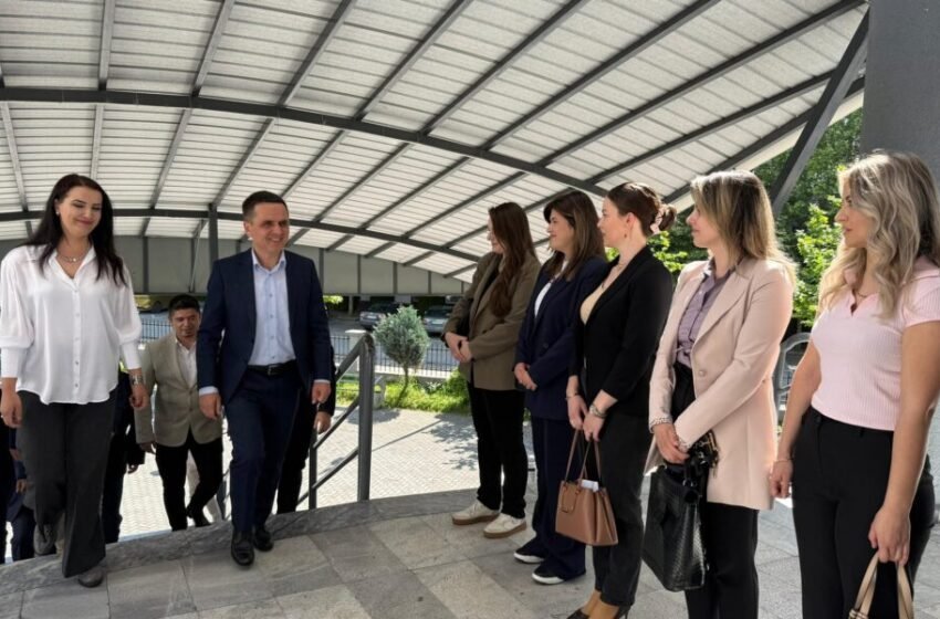 4450 libra për nxënësit e Tetovës – Bilall Kasami: “Kjo është një investim në dijen dhe të ardhmen!”