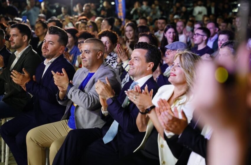 Pritje madhështore për Agron Shehajn në Vlorë/ 10 deputetë të partisë Mundësia do bëjnë më shumë se 60 deputetë