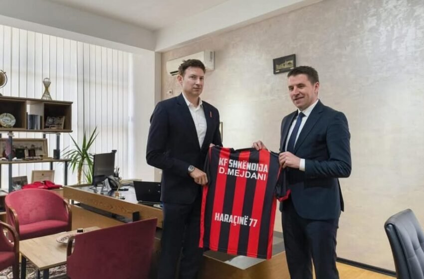  Një dhuratë e veçantë për ambasadorin shqiptar në Haraçinë – Premton përkrahje për Shkëndijën në balotazh