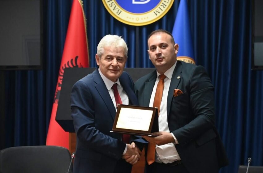 Lidhja e Bizneseve të Kosovës nderoi Ali Ahmetin