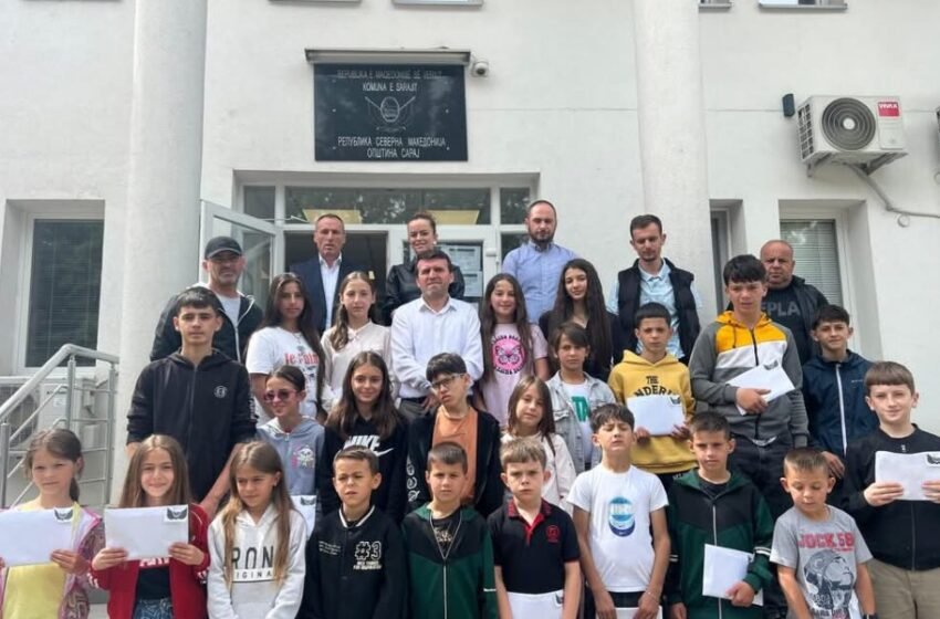Nxënësit e “IBE PALIKUQA”, vizitojnë Komunë ln e Sarajit, i mirëpret Veseli