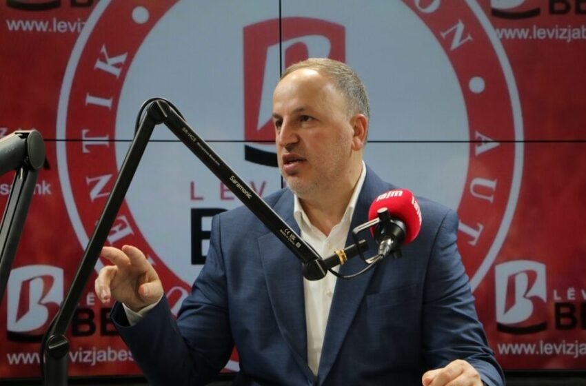 Adnan Azizi shpërthen ndaj Taravarit: Servilizmi ndaj Mickoskit nuk të shpëton