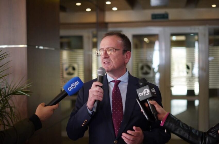 Taravari: Kush është i pastër hyn e del kur të dojë në Qeveri