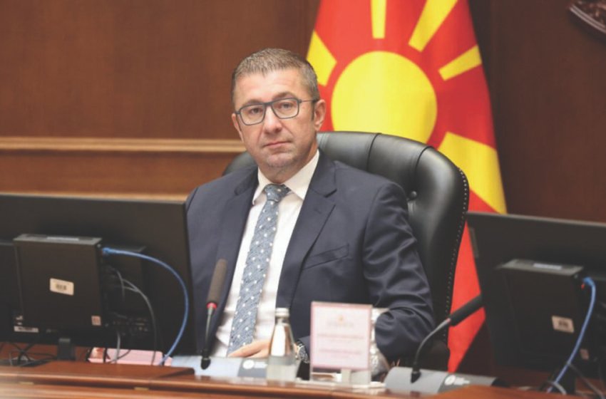 Mickoski nënvlerëson regjistrimin: “Shkruaj–fshij”, mjegull dhe të dhëna të rreme!