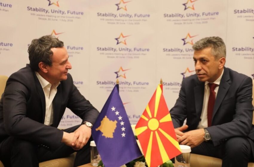 Albin Kurti në Shkup, mirëpritet nga Izet Mexhiti