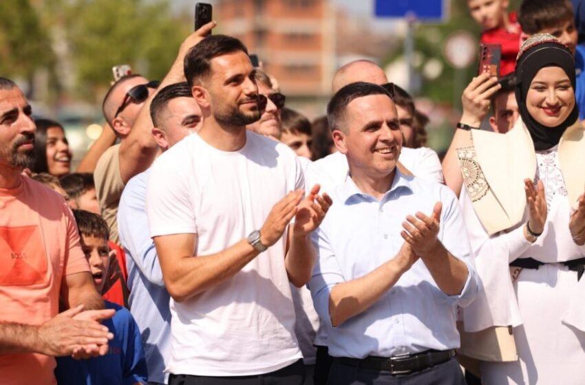 Nedim Bajrami nderohet me mural në Tetovë, Kasami: Krenaria jonë kuqezi mori vendin që i takon!