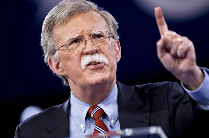 Bolton e përmend rastin e Maqedonisë së Veriut derisa flet për çështjet mes Kosovës dhe Serbisë