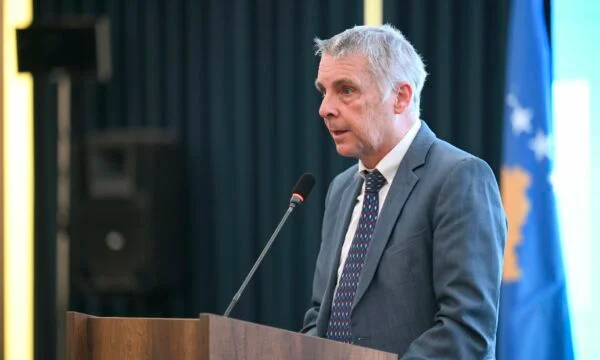 Rohde: Qëllimi i KFOR-it u përmbush, forcat e Millosheviqit ikën dhe vendi shpalli pavarësinë