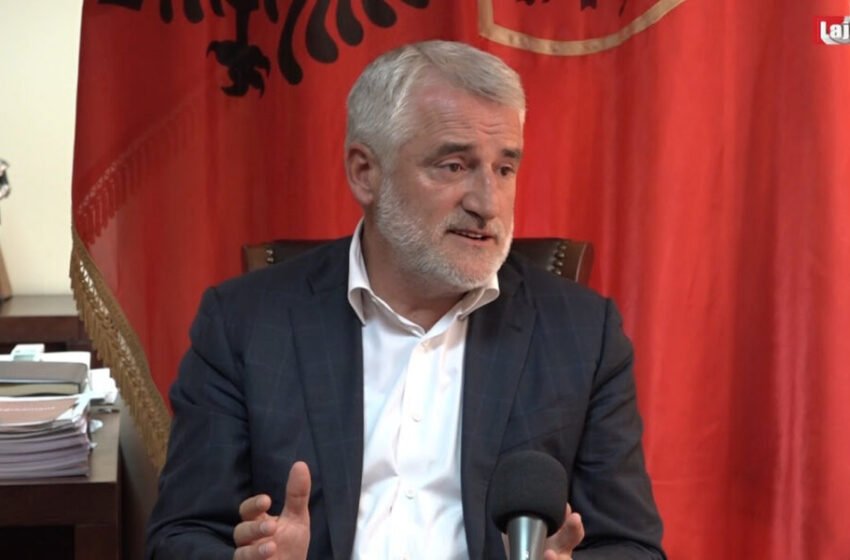 Menduh Thaçi uron besimtarët për festën e Kurban Bajramit