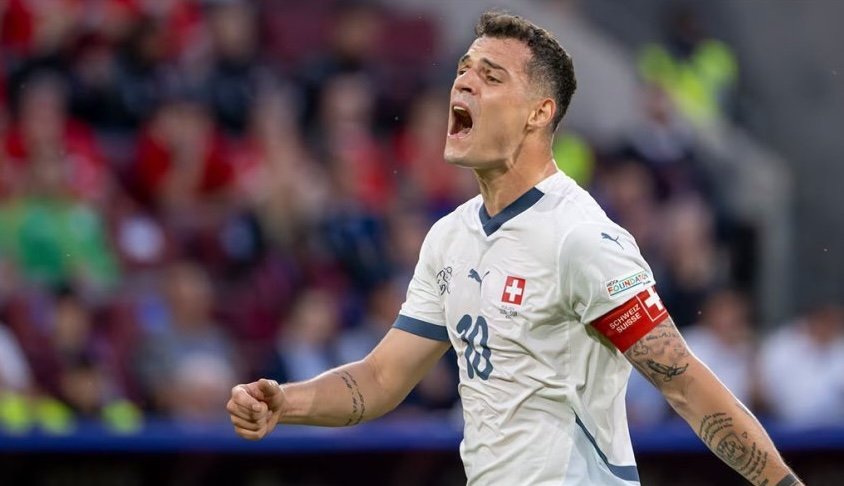 Xhaka zbarkon në Angli për t’u bashkuar me klubin e ri