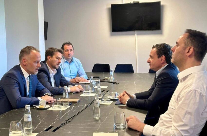  Fetai e Qoku vizitojnë Lëvizjen Vetëvendosje, me Kurti dhe Konjufcën flasin për zgjedhjet lokale