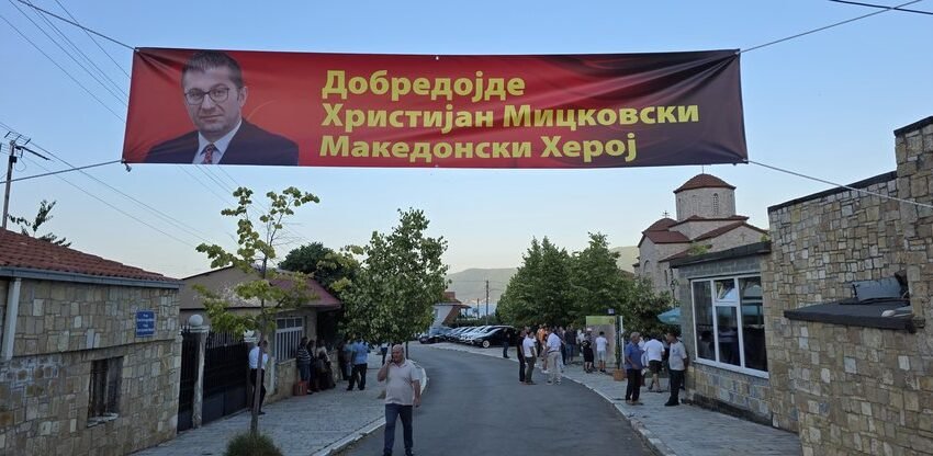  “Mirë se erdhe Heroi ynë”. Festivali folklorik në Pustec, Mickoski: Jemi maqedonas krenarë
