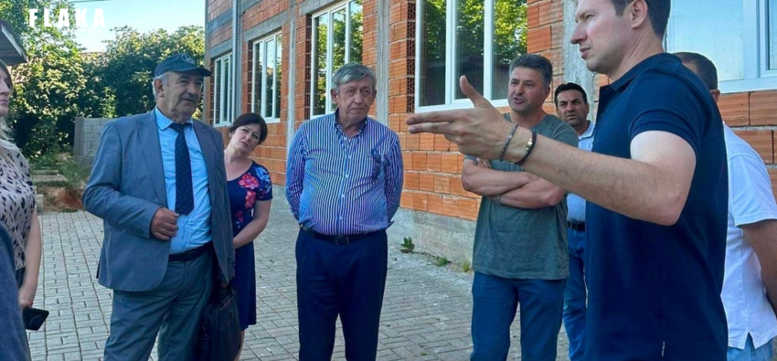 Ambasadori Meidani fiton betejën për shkollën në Nerovë: Qeveria jep dritë jeshile për legalizim